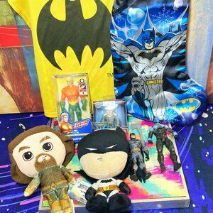DC COMICS TOY MIXED LOT - BATMAN - AQUAMAN - WONDER WOMEN - COLLECTIBLES